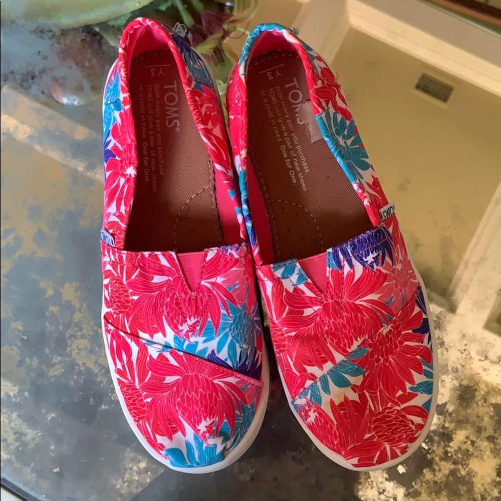 Toms flower shoes